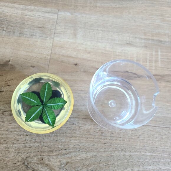 Vintage 1960-1970s Acrylic Lucite jam pot with blackberry design on the lid. - Picture 8 of 10